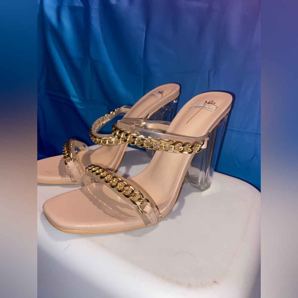 Gold and tan heels !